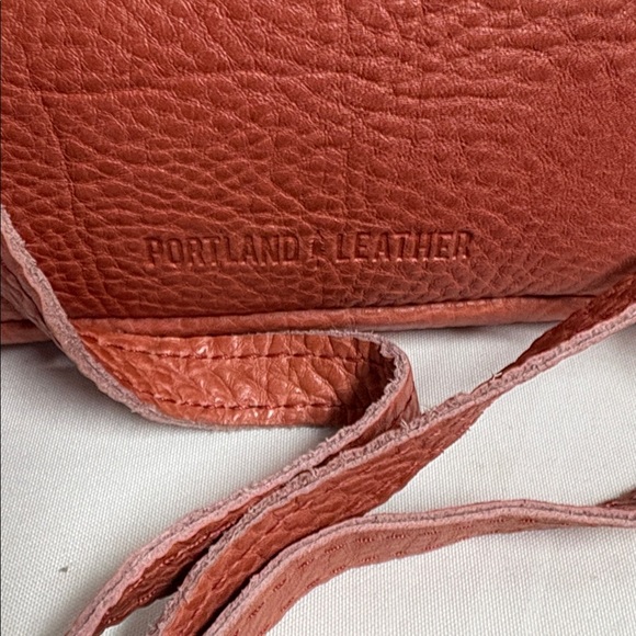 Portland Leather Scarlet Sling Bag Pebbled Leather Watermelon Pink Discontinued - Picture 4 of 7